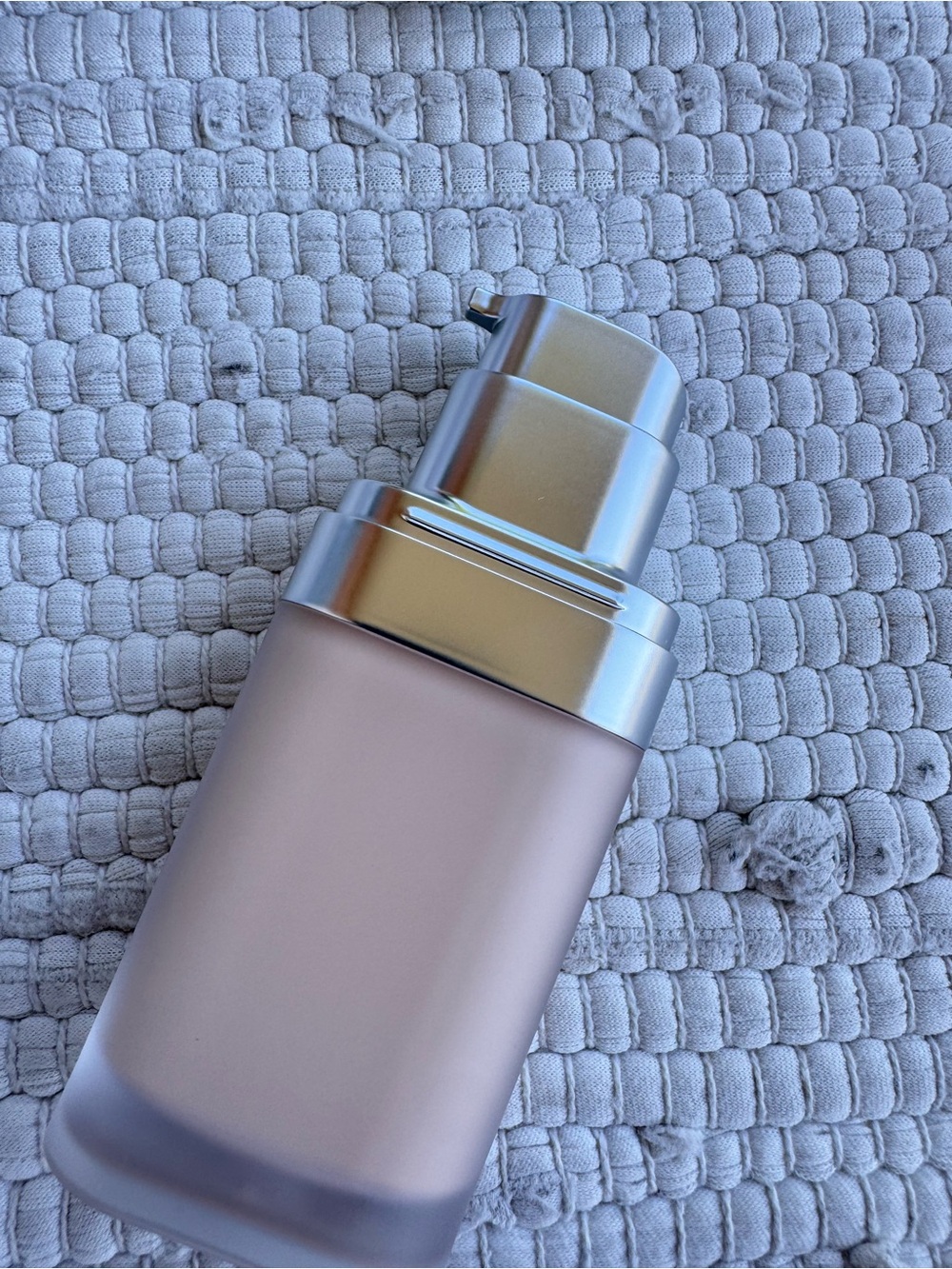 r.e.m. beauty Sweetener Foundation + Miss Venus Highlighter Bundle NIB - Picture 6 of 6